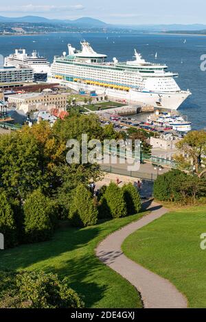 Croisières, sur le fleuve Saint-Laurent, dans le port de Québec, Canada. Banque D'Images