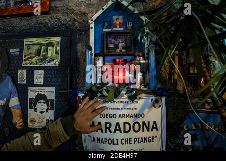 NAPLES, Italie. 11 juillet 2020. Diego Armando Maradona est mort à l'âge de 60 ans après un arrêt cardiaque alors qu'il se trouvait chez lui à Tigre, en Argentine, où il se remettait trois semaines plus tôt après une opération cérébrale. Partout où vous marchez à Naples dans les différents quartiers, vous vous souvenez de la légende Maradona. (Photo par Alessandro Barone/Pacific Press) crédit: Pacific Press Media production Corp./Alay Live News Banque D'Images