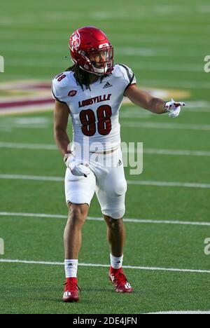 Stade des anciens élèves. 28 novembre 2020. MA, États-Unis ; Roscoe Johnson (88), grand receveur des Louisville Cardinals, en action pendant le match de football de la NCAA entre les Louisville Cardinals et les Boston College Eagles au stade Alumni. Anthony Nesmith/CSM/Alamy Live News Banque D'Images