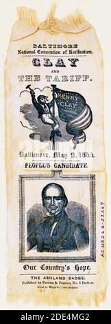 Une campagne de pétrole brut produit badge Whig pour Convention nationale qui s'est tenue à Baltimore en mai 1844. Il y a deux illustrations : ci-dessus, un marin avec un marteau des clous un drapeau américain avec les mots 'HENRY CLAY" à un mât du navire ; ci-dessous se trouve un buste portrait d'argile dans un cadre ornemental, avec le slogan : "Les gens, le candidat de l'espoir de notre pays." L'image du marin avec le drapeau était couramment utilisé comme un mouvement lent. Banque D'Images