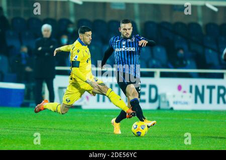 Mattia Zaccagni d'Hellas Verona et Rafael Toloi d'Atalanta Pendant le championnat italien Serie UN match de football entre / LM Banque D'Images