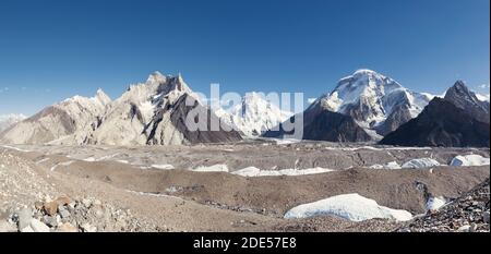 Panorama du pic de cristal, du pic de marbre, de la montagne K2 et du large pic de Concordia, Karakoram, Pakistan Banque D'Images