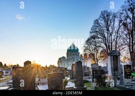 Wien, Vienne: Zentralfriedhof (cimetière central), Eglise du cimetière Saint-Charles Borromeo (Friedhofskirche zum heiligen Karl Borromäus, ancien Dr.-Karl-L. Banque D'Images