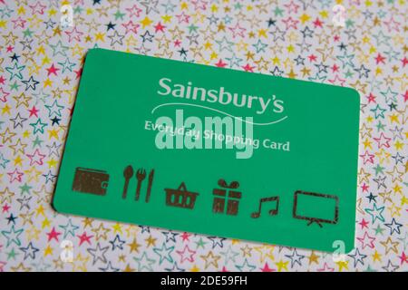 Durham, Royaume-Uni - 7 mai 20 : carte de shopping quotidien en plastique Sainsbury's, carte cadeau à utiliser dans les supermarchés Sainsburys. Sainsburys est la deuxième large Banque D'Images