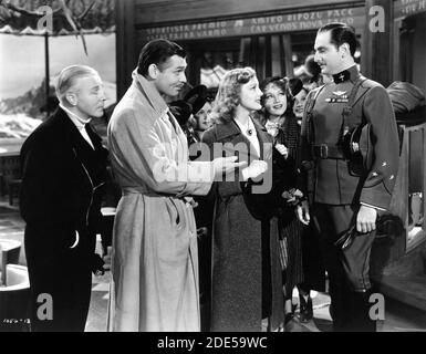 RICHARD '''SKEETS'' GALLAGHER CLARK PIGNON VIRGINIA GREY VIRGINIA DALE et JOSEPH SCHILDKRAUT in IDIOT'S DELIGHT 1939 réalisateur CLARENCE BROWN play / scénario Robert E. Sherwood Metro Goldwyn Mayer Banque D'Images