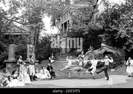 Les mécaniciens se sont produits pour la Cour dans LE RÊVE de Shakespeare d'UNE NUIT D'ÉTÉ au théâtre en plein air, Regent's Park, Londres NW1 04/06/1979 design: Tim Goodchild Lighting: Ian Callander directeur: David Weston Banque D'Images