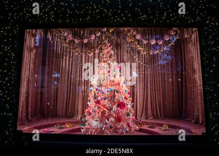 Les vitrines de Noël du grand magasin Selfridges sont prêtes pour le retour des acheteurs après le dernier week-end du coronavirus Lockdown#2, Londres, Angleterre, Royaume-Uni Banque D'Images