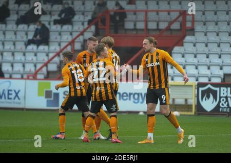 Stevenage, Royaume-Uni. 29 novembre 2020. Tom Eaves de Hull célèbre son but avec ses coéquipiers lors du match de la coupe FA entre Stevenage et Hull City au stade Lamex, Stevenage, le dimanche 29 novembre 2020. (Credit: Ben Pooley | MI News) Credit: MI News & Sport /Alay Live News Banque D'Images