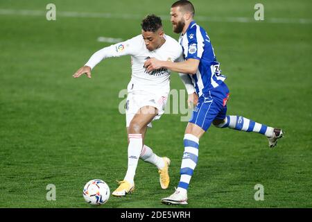 Mariano Diaz du Real Madrid et Victor Laguardia des Alaves Pendant le championnat d'Espagne la Liga football match entre réel / LM Banque D'Images