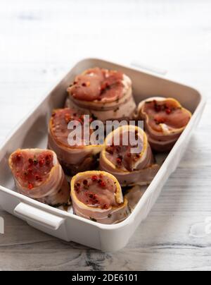 filet de porc au bacon sur poivre Banque D'Images