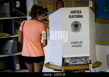 SÃO PAULO, SP - 29.11.2020: ELEIÇÕES MUNICIPISIA 2020 SEGUNDO TURNO SP - au deuxième tour des élections municipales à São Paulo ce dimanche (29e), les électeurs utilisent la créativité et attirent l'attention sur leur candidat. (Photo: Eliane Neves/Fotoarena) Banque D'Images