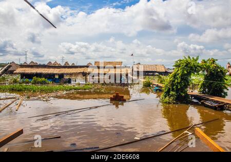 Tonle sap près de Siem Reap et Angkor au Cambodge Asie Banque D'Images