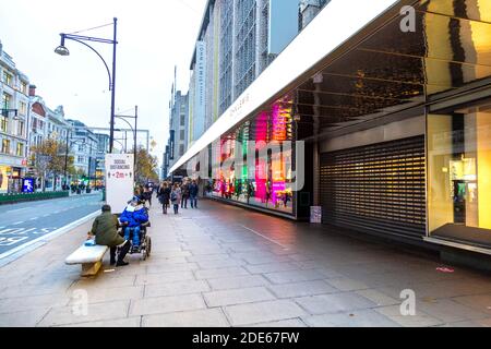 28 novembre 2020 - Londres, Royaume-Uni, vide Oxford Street à côté du grand magasin John Lewis le week-end du Vendredi fou pendant le confinement du coronavirus Banque D'Images