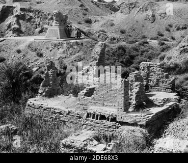 Légende originale: Lion's den Babylone - lieu: Irak--Babylone (ville éteinte) ca. 1932 Banque D'Images