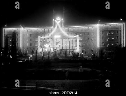 Légende originale: Couronnement le roi George VI Illuminations. Mai 12 1937. Hôtel King David - emplacement : Jérusalem ca. 1937 Banque D'Images