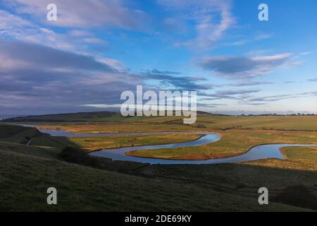 Angleterre, East Sussex, Eastbourne, South Downs National Park, Birling Gap, la rivière Cuckmere au coucher du soleil Banque D'Images