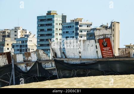 Chypre. Varosha, Famagusta.l'ancien complexe de vacances a été abandonné en 1974 et fait maintenant partie de la partie turque occupée du nord de Chypre, (TRNC). Banque D'Images