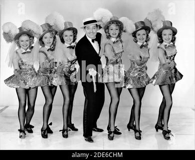 CLARK POTENT de la publicité AVEC ses Dancing Girls VIRGINIA DALE LORRAINE KREUGER PAULA STONE BERNADENE HAYES JOAN MARSH et VIRGINIA GRAY pour LE PLAISIR D'IDIOT 1939 réalisateur CLARENCE BROWN play / scénario Robert E. Sherwood Metro Goldwyn Mayer Banque D'Images