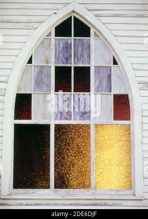 Photo historique des années 1970 : vitraux dans l'église méthodiste du West Jersey (éventuellement Toulon il) ca. Juillet 1973 Banque D'Images