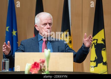 Stuttgart, Allemagne. 29 novembre 2020. Fritz Kuhn (Bündnis 90/Die Grünen), ancien maire de Stuttgart, prend la parole à la mairie après l'élection du nouveau maire. Le gagnant est le candidat CDU Nopper. Credit: Sebastian Gollnow/dpa/Alay Live News Banque D'Images