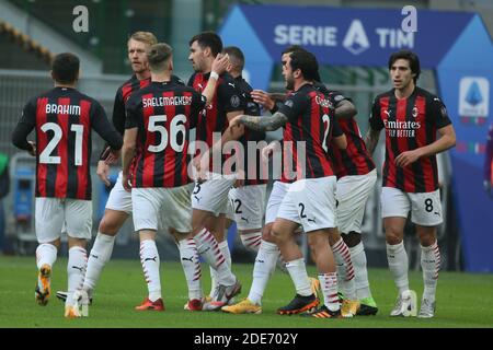 L'équipe Milan célèbre le gol pendant le championnat italien série UN match de football entre AC Milan et AC Fiorentina le 29 novembre 2020 au stade San Siro à Milan, Italie - photo Morgese-Rossini / DPPI / LM Banque D'Images