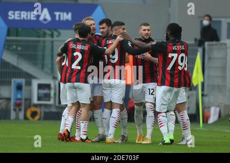 L'équipe Milan célèbre le gol pendant le championnat italien série UN match de football entre AC Milan et AC Fiorentina le 29 novembre 2020 au stade San Siro à Milan, Italie - photo Morgese-Rossini / DPPI / LM Banque D'Images