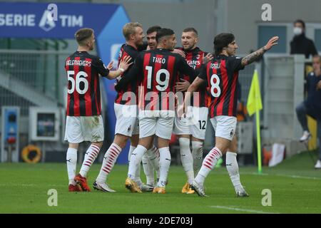 L'équipe Milan célèbre le gol pendant le championnat italien série UN match de football entre AC Milan et AC Fiorentina le 29 novembre 2020 au stade San Siro à Milan, Italie - photo Morgese-Rossini / DPPI / LM Banque D'Images