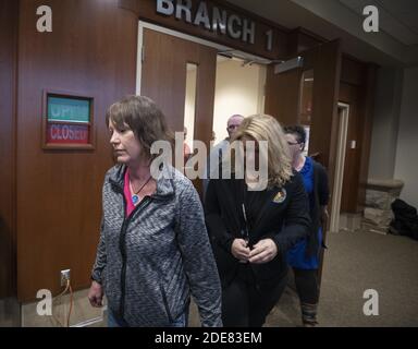PAS DE FILM, PAS DE VIDÉO, PAS de télévision, PAS DE DOCUMENTAIRE - Sue Allard, tante de Jayme Closs, quitte la salle où Jake T. Patterson, 21 ans, a été officiellement accusé de 2 chefs d'accusation de meurtre au premier degré et d'enlèvement de Jayme Closs, 13 ans, au tribunal de circuit du comté de Barron, le lundi 14 janvier, 2019 à Barron, WI, États-Unis. Photo de Jerry Holt/Minneapolis Star Tribune/TNS/ABACAPRESS.COM Banque D'Images