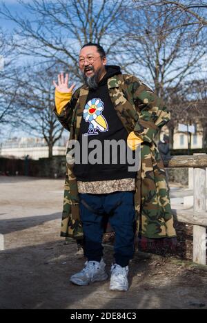 L'artiste Takashi Murakami pose après les spectacles Off White dans le cadre de vêtements pour hommes automne/hiver 2019-2020 le 16 janvier à Paris, France. Photo de Julie Sebadelha/ABACAPRESS.COM Banque D'Images