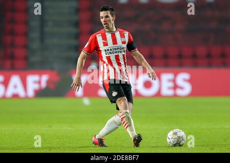 EINDHOVEN, PAYS-BAS - NOVEMBRE 29 : Nick Viergever de PSV pendant le match néerlandais Eredivisie entre PSV et Sparta Rotterdam au Philips Stadion n Banque D'Images