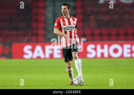 EINDHOVEN, PAYS-BAS - NOVEMBRE 29 : Nick Viergever de PSV pendant le match néerlandais Eredivisie entre PSV et Sparta Rotterdam au Philips Stadion n Banque D'Images