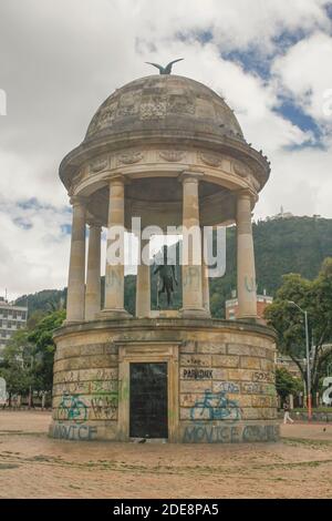 Graffitis sur le monument de la statue de Simon Bolivar, Bogota, Colombie Banque D'Images