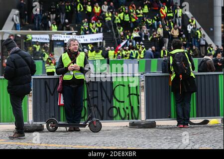 Les gens assistent à une manifestation de gilets jaunes à Paris, en France, le 26 janvier 2019. Photo de Julie Sebadelha/ABACAPRESS.COM Banque D'Images