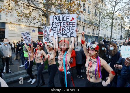 Paris, France. 28 novembre 2020. Manifestation des opposants au projet DE droit MONDIAL DE LA SÉCURITÉ le 28 novembre 2020 à Paris, France. Banque D'Images
