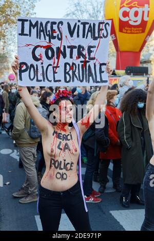 Paris, France. 28 novembre 2020. Manifestation des opposants au projet DE droit MONDIAL DE LA SÉCURITÉ le 28 novembre 2020 à Paris, France. Banque D'Images