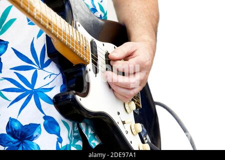 Gros plan des mains d'un musicien jouant un guitare électrique Banque D'Images