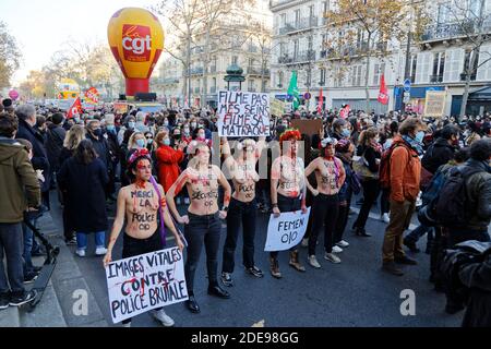 Paris, France. 28 novembre 2020. Manifestation des opposants au projet DE droit MONDIAL DE LA SÉCURITÉ le 28 novembre 2020 à Paris, France. Banque D'Images