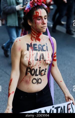 Paris, France. 28 novembre 2020. Manifestation des opposants au projet DE droit MONDIAL DE LA SÉCURITÉ le 28 novembre 2020 à Paris, France. Banque D'Images