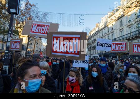 Paris, France. 28 novembre 2020. Manifestation des opposants au projet DE droit MONDIAL DE LA SÉCURITÉ le 28 novembre 2020 à Paris, France. Banque D'Images