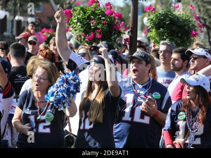 PAS DE FILM, PAS DE VIDÉO, PAS de TV, PAS DE DOCUMENTAIRE - les fans applaudissent le MVP Super Bowl LIII Julian Edelman et les Patriots de la Nouvelle-Angleterre quarterback Tom Brady lors du défilé de la victoire du Super Bowl dans le Royaume magique le lundi 4 février 2019 à Walt Disney World, à Lake Buena Vista, FL, États-Unis. Photo de Joe Burbank/Orlando Sentinel/TNS/ABACAPRESS.COM Banque D'Images