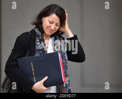 La ministre française de la solidarité et de la Santé, Agnes Buzyn, part après la réunion hebdomadaire du cabinet à l'Elysée à Paris le 6 février 2019. Photo de Christian Liewig/ABACAPRESS.COM Banque D'Images