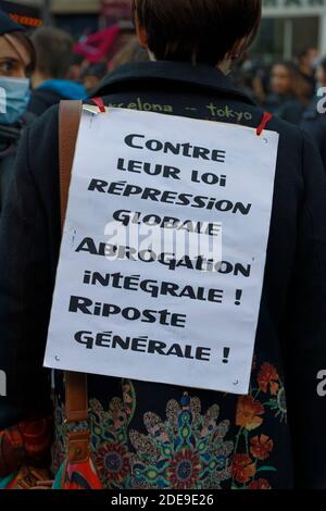 Paris, France. 28 novembre 2020. Manifestation des opposants au projet DE droit MONDIAL DE LA SÉCURITÉ le 28 novembre 2020 à Paris, France. Banque D'Images