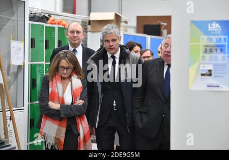 Le président du parti de droite les Républicains (LR), Laurent Wauquiez, visite l'EEDEC à Aubergenville, France, le 8 février 2019. Photo de Christian Liewig/ABACAPRESS.COM Banque D'Images