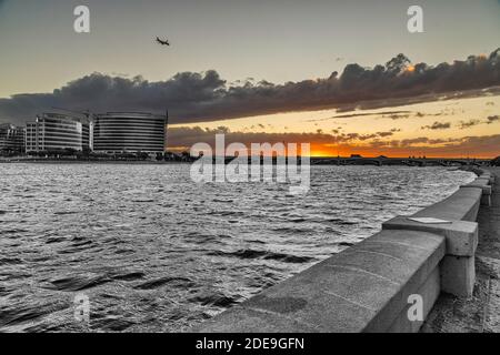 Coucher de soleil au lac Tempe Town près de Phoenix à Tempe, Arizona Banque D'Images