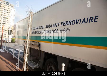 Accident survenu lundi soir entre deux tramways sur la ligne T2 entre les gares Jacques Henri Lartigue et les Moulineaux près de Paris, causant 12 blessures le 12 février 2019 à Issy-les-Moulineaux, France. Photo de Nasser Berzane/ABACAPRESS.COM Banque D'Images