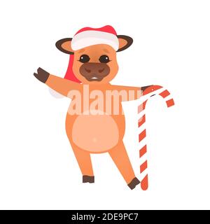 petit boeuf dans chapeau de père noël tenant canne de noël heureux nouvelle année 2021 carte de voeux mignon vache mascotte personnage de dessin animé illustration vectorielle pleine longueur Illustration de Vecteur