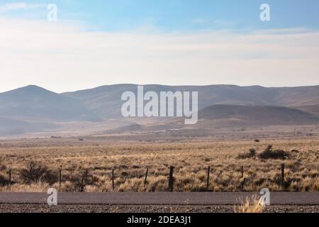 Steppe patagonienne à Neuquen, en Argentine, près des Andes. Banque D'Images