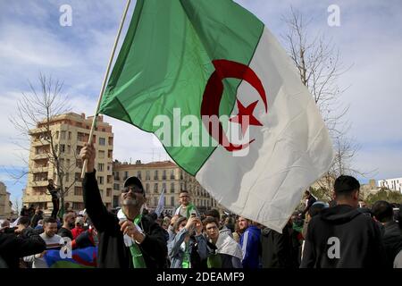 Rassemblement contre la décision d'un président algérien malade de se présenter pour un cinquième mandat, le 3 mars 2019, à Marseille, en France. La confirmation le 10 février que le président algérien Abdelaziz Bouteflika allait contester un cinquième mandat a déclenché une série de manifestations dans le pays d'Afrique du Nord. Photo par Avenir Pictures/ABACAPRESS.COM Banque D'Images