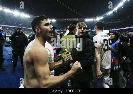 Les fans et les joueurs de Manchester United sont heureux après la victoire lors du match de 16 deuxième match de la Ligue des champions de l'UEFA entre Paris Saint-Germain (PSG) et Manchester United au stade du Parc des Princes à Paris le 6 mars 2019. Manchester United a gagné 3-1 et s'est qualifié pour le 1/4. Photo de Henri Szwarc/ABACAPRESS.COM Banque D'Images