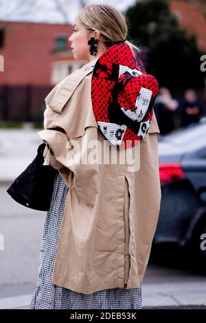 Street style, Chloe King arrivant à Nina Ricci automne-hiver 2019-2020 spectacle prêt-à-porter, tenu à espace Lefebvre, Paris, France, le 1er mars 2019. Photo de Marie-Paola Bertrand-Hillion/ABACAPRESS.COM Banque D'Images